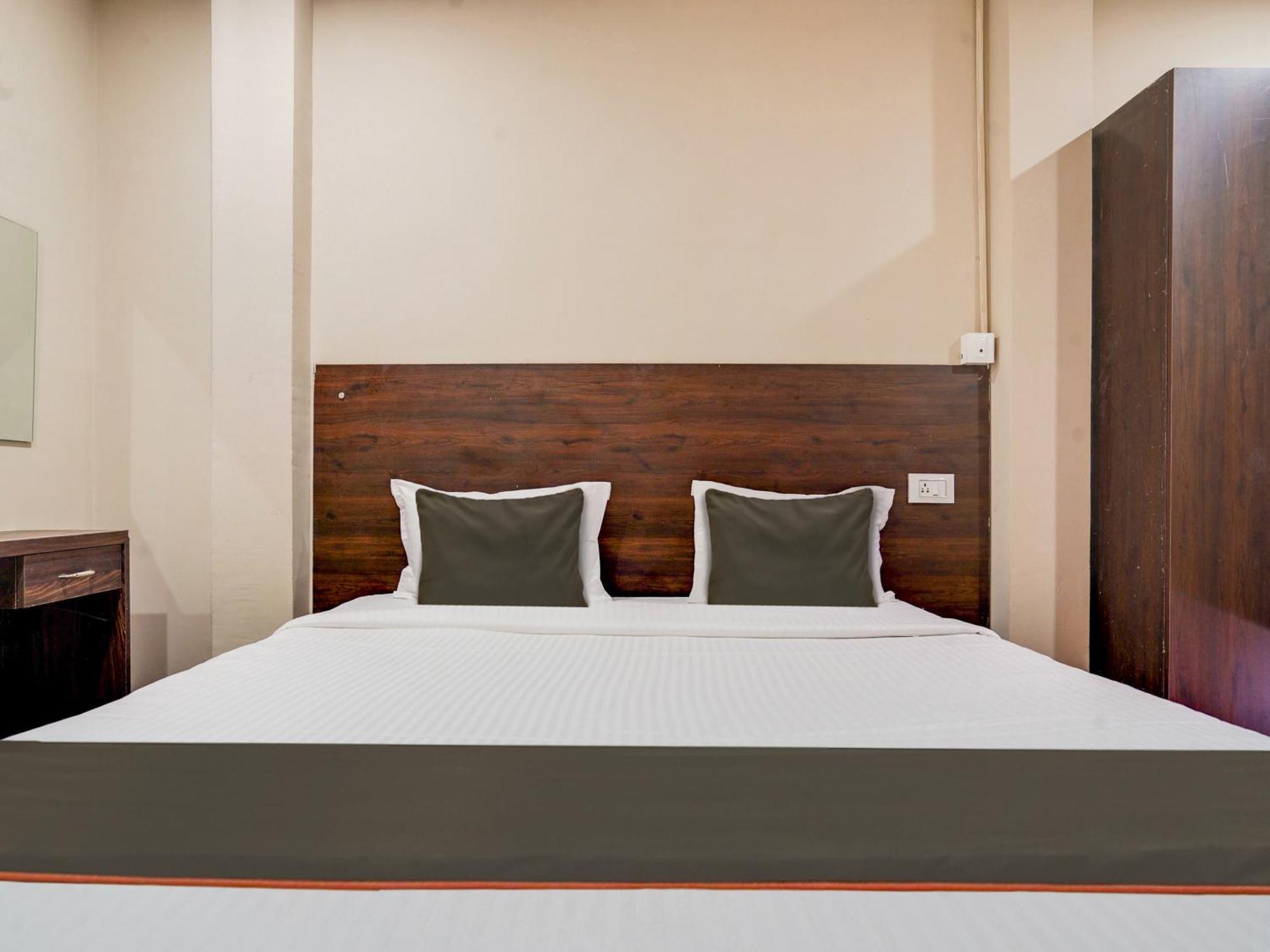 Hotel Airport Land Yeni Delhi Dış mekan fotoğraf