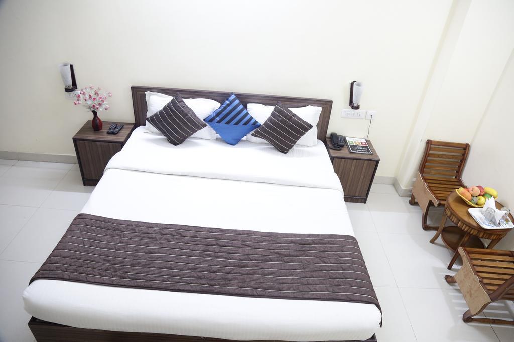Hotel Airport Land Yeni Delhi Dış mekan fotoğraf