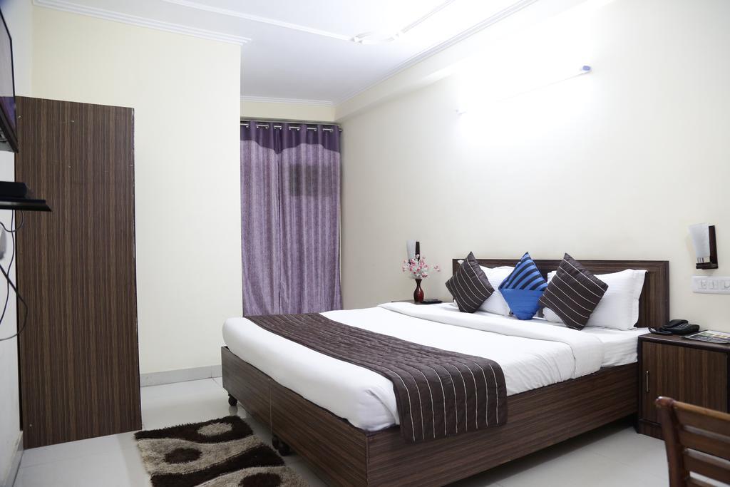 Hotel Airport Land Yeni Delhi Dış mekan fotoğraf