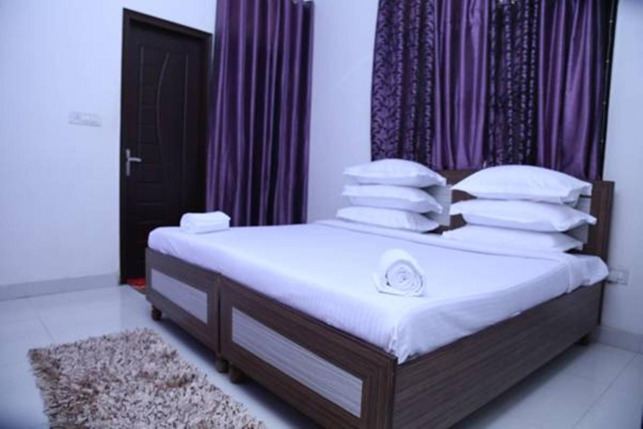 Hotel Airport Land Yeni Delhi Dış mekan fotoğraf